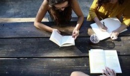 英国网红吃瓜事件视频